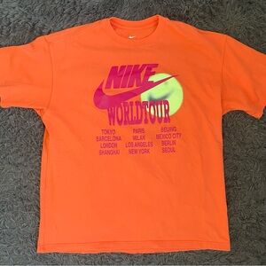 Men Size Large Nike Sportswear World Tour T-Shirt Turf Orange
